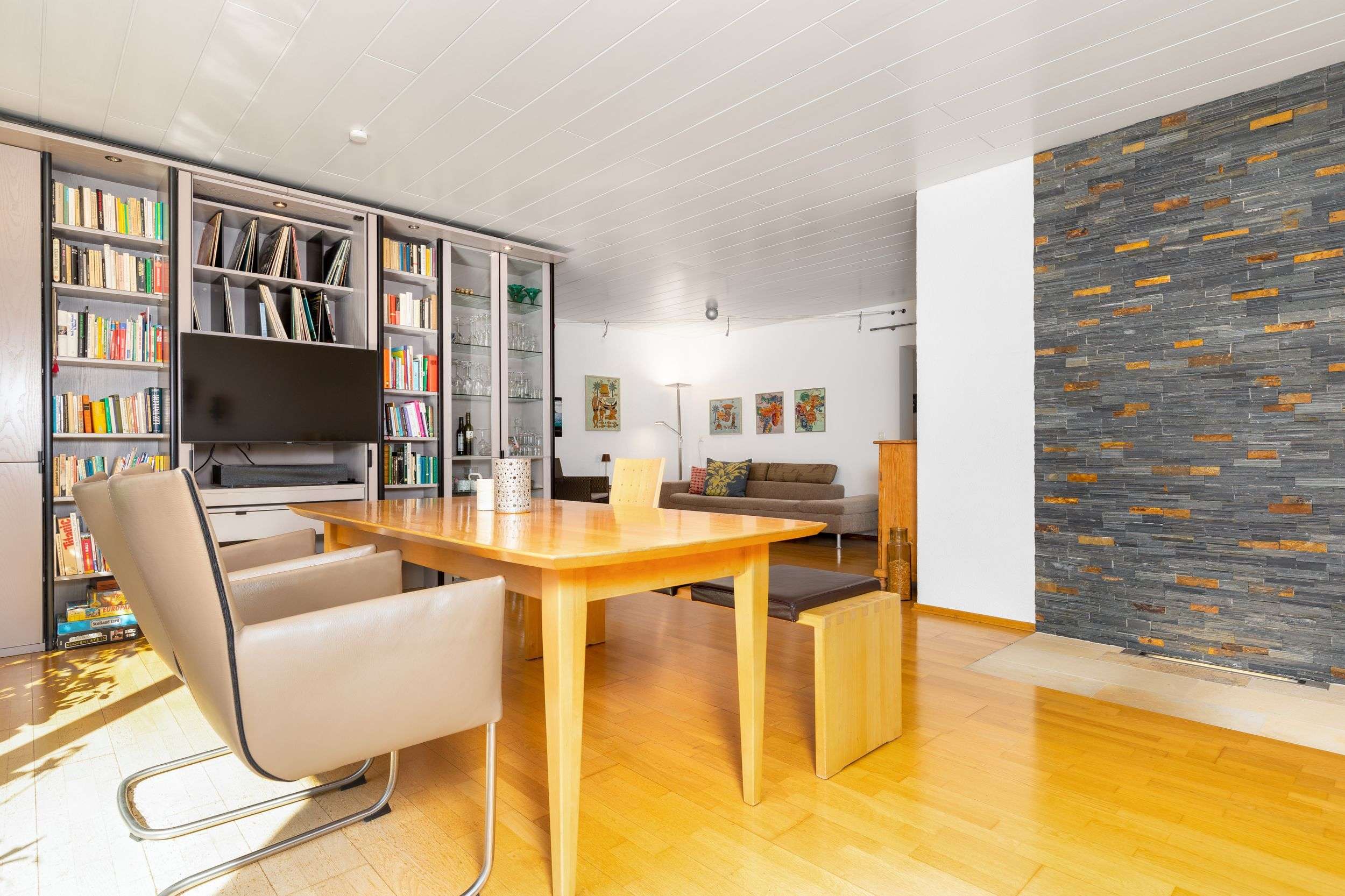 Immobilie in Rehling - Ihre Wohnzukunft mit Niveau: 6 Zimmer mit stilvollem Studio im Grünen für die ganze Familie - Bild 8