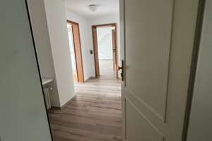 Wohnung mit Galerie, Gäste-WC, 2 Balkonen, EBK und Garage – Dwoberger Str. 113, 27753 Deichhorst, Delmenhorst – Vorschaubild 3