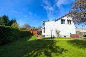 Einfamilienhaus mit schönem Garten 