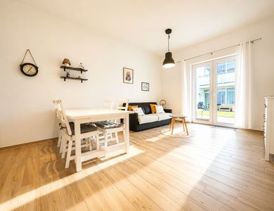 Modernes, neuwertiges Apartment (2020) an der Müritz - nur ca. 50 m bis zum Röbeler Stadthafen!
