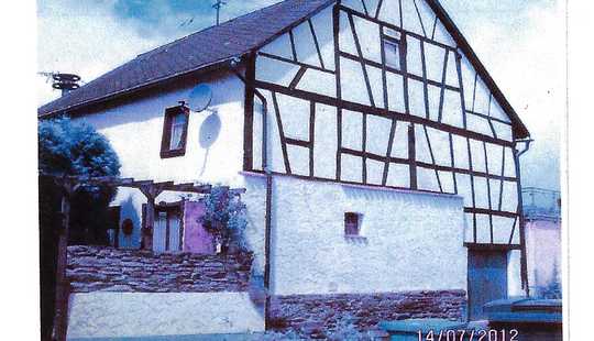Bild von FREISTEHENDES Grundstück / Haus, sanierungsbedürftig. Ideal für kleine Familien