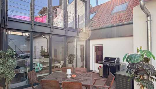 Bild von Wallau: Eigene "Wohninsel" mit viel Privatsphäre! Hofhaus 270 m², nutzbar auch für 2 Generationen.