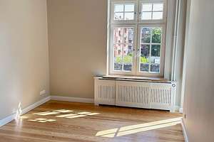 mehr geht nicht: hochwertig sanierter Altbau mit 3,60 m Decken, Dielen, Balkon & Einbauküche – Ahlmannstraße 24, 24118 Ravensberg, Kiel – Vorschaubild 2