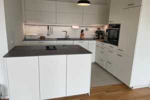 Stilvolle 4-Zimmer-Dachgeschosswohnung mit geh. Innenausstattung mit EBK in Berlin Prenzlauer Berg – Lichtburgring 16, 13355 Berlin – Vorschaubild 2
