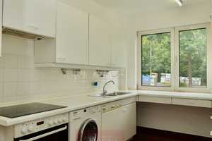 Renovierte 3-Zimmerwohnung Hochparterre mit Balkon u. EBK -ab sofort- – Kennedyallee 94, 53175 Bonn – Vorschaubild 9