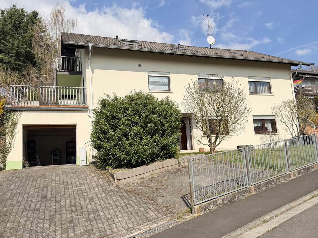 Immobilie in Wächtersbach - Provisionsfrei und mit Bioenergie Wächtersb.! Großes Generationenhaus mit schönen Bädern und Küchen - Bild 1