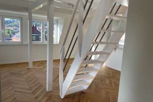 kernsanierte 2,5-Zimmer-Galeriewohnung mit Einbauküche & Ausblick! – Die vollständige Adresse der Immobilie erhältst du vom Anbieter., 70193 Hölderlinplatz, Stuttgart – Vorschaubild 1