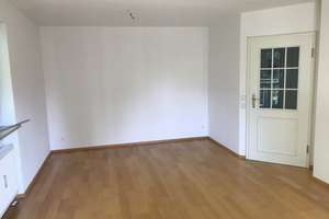 Schöne, modernisierte 4-Zimmer-Maisonette-Wohnung mit Balkon und Wohnküche in Trudering, – Edeltraudstrasse 51, 81827 Waldtrudering, München – Vorschaubild 3