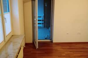Von Privat: Gepflegte Wohnung mit zwei Zimmern sowie Balkon und EBK in Hamburg-Hausbruch – Hausbrucher Straße 89, 21147 Hausbruch, Hamburg – Vorschaubild 2