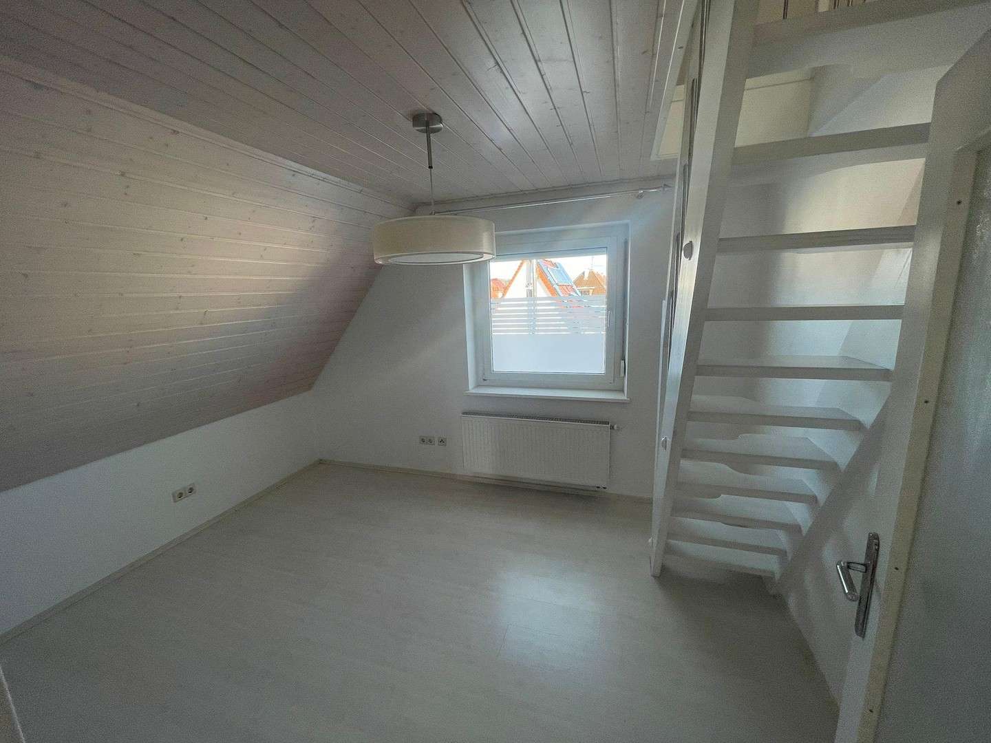 Immobilie in Korntal-Münchingen - Lichtdurchflutetet 3 Zi.-Whg. mit Sonnenbalkon, Gartenanteil und Tageslichtbad im Dreifamilienhaus - Bild 5