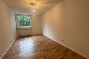 Modernisierte 2-Zimmer-Wohnung in zentraler Lage von Neuperlach – Ollenhauerstraße 5, 81737 Neuperlach, München – Vorschaubild 3