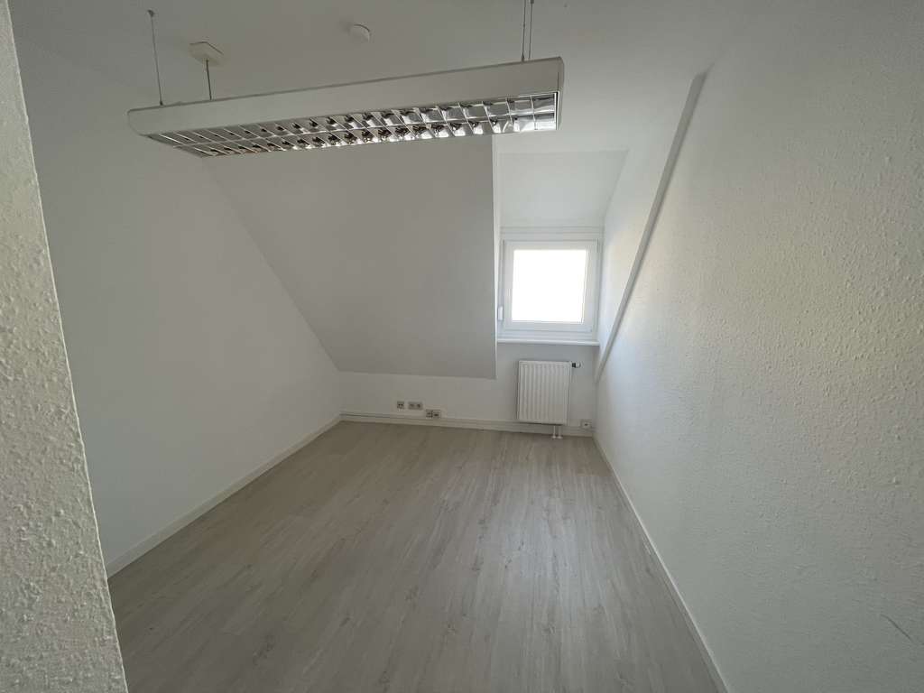 Immobilie in Gerlingen - behaglich und zentral - 3 1/2 Zi. DG-Wohnung - Stadtmitte Gerlingen - Bild 3