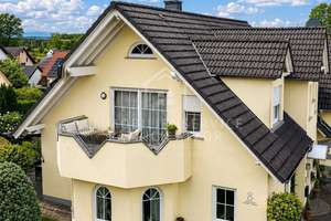 Umfangreich modernisiertes Zweifamilienhaus mit 3 nutzbaren Einheiten, Terrassen, Balkon und Garage – Die vollständige Adresse der Immobilie erhältst du vom Anbieter., 36124 Eichenzell – Vorschaubild 2