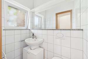 Nähe ISD: Doppelhaushälfte mit Garten und Garage in Düsseldorf Lohausen – Die vollständige Adresse der Immobilie erhältst du vom Anbieter., 40474 Lohausen, Düsseldorf – Vorschaubild 9