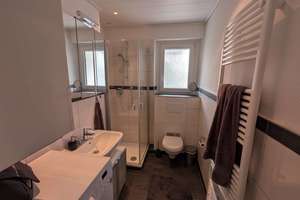 Modernisierte Wohnung mit Einbauküche im 1. OG