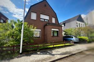 Charmantes Zweifamilienhaus mit Ausbau und Dachterrasse! – Die vollständige Adresse der Immobilie erhältst du vom Anbieter., 27749 Südliche Stadtmitte, Delmenhorst – Vorschaubild 2