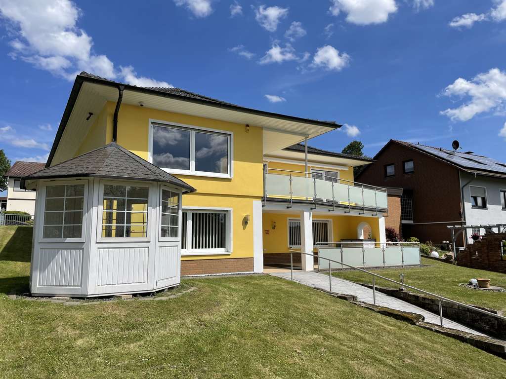 Immobilie in Adelebsen - Einzigartiger Winkelbungalow mit großen Grundstück - Bild 1