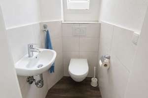 Helle und modernisierte 2 Zimmer-Dachgeschoss-Wohnung in sehr zentraler Lage! – Höchstätter Str. 9, 86156 Links der Wertach-Süd, Augsburg – Vorschaubild 9