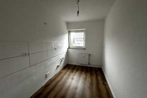 Frisch sanierte, gut geschnittene 2 Zimmer Wohnung mit Balkon – Fuchsstraße 84, 47055 Duisburg – Vorschaubild 4
