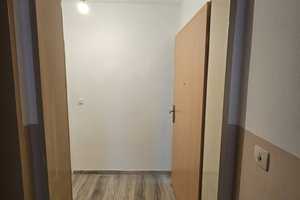 schöne und sanierte 1-Zimmerwohnung im 2.OG mit EBK – Hochweg 49, 93049 Regensburg – Vorschaubild 1