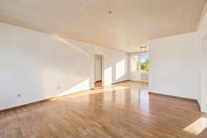 Gut geschnittene 4-Zimmer-Wohnung mit Renovierungsbedarf – Die vollständige Adresse der Immobilie erhältst du vom Anbieter., 40549 Oberkassel, Düsseldorf – Vorschaubild 3