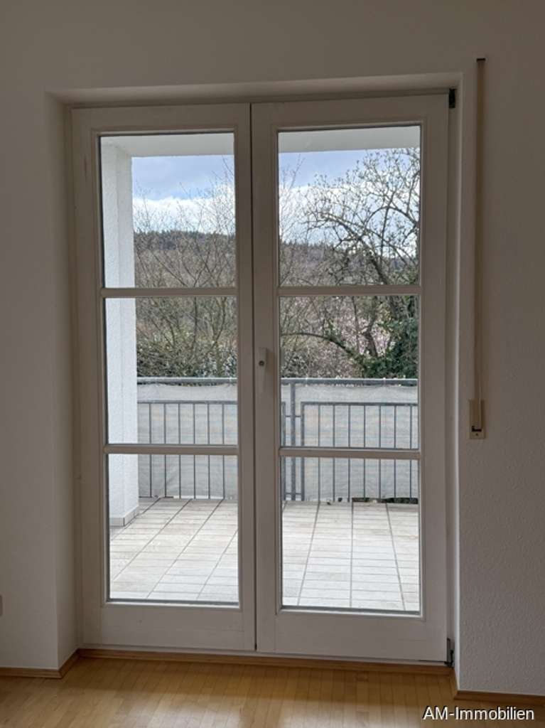 Immobilie in Uhldingen-Mühlhofen - Bezaubernde,  lichtdurchflutete 3-Zimmer-ETW mit Balkon und Blick ins Grüne-dennoch GENIAL ZENTRAL! - Bild 1