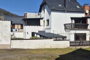 Großzügiges Einfamilienhaus in Kattenes mit Balkon, Garagen & Potenzial – Oberdorfstraße 15, 56332 Löf – Vorschaubild 2