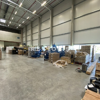 ca. 1.069 m² große Lager-/Produktionsfläche mit Meisterbüro
