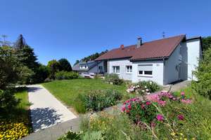 Einfamilienhaus mit Pelletheizung, 3 Garagen, 1200qm Grundstück, Koppel, Wiese und Waldrand – Die vollständige Adresse der Immobilie erhältst du vom Anbieter., 72636 Frickenhausen – Vorschaubild 2
