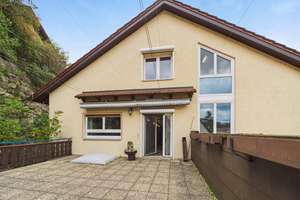 Charmantes Zweifamilienhaus mit Sonnenterrasse, Gewölbekellern und großzügigem Raumangebot|Kraichtal – Die vollständige Adresse der Immobilie erhältst du vom Anbieter., 76703 Kraichtal – Vorschaubild 1