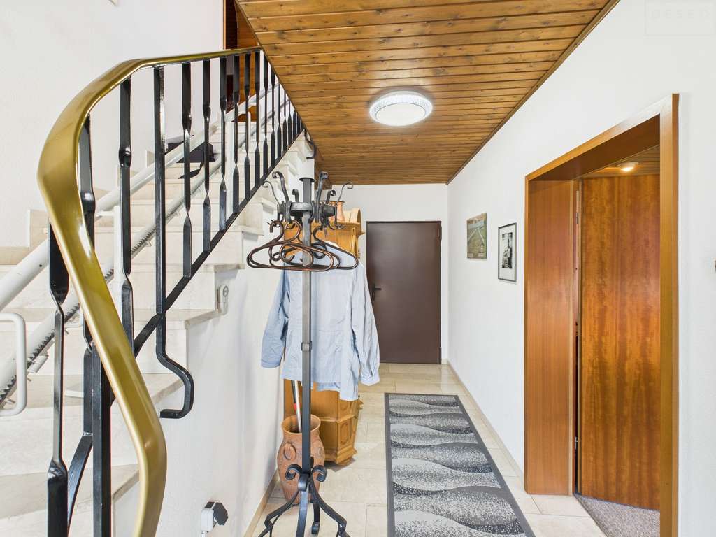 Immobilie in Hochspeyer - Viel Platz für die ganze Familie – Einfamilienhaus mit großem Garten & Naturblick - Bild 2