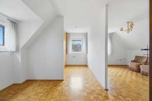 Wohnhaus mit 3 Wohnungen in schöner Wohnlage, Fürth-Ronhof.

Bezugsfrei! – Die vollständige Adresse der Immobilie erhältst du vom Anbieter., 90765 Ronhof, Kronach, Fürth – Vorschaubild 14