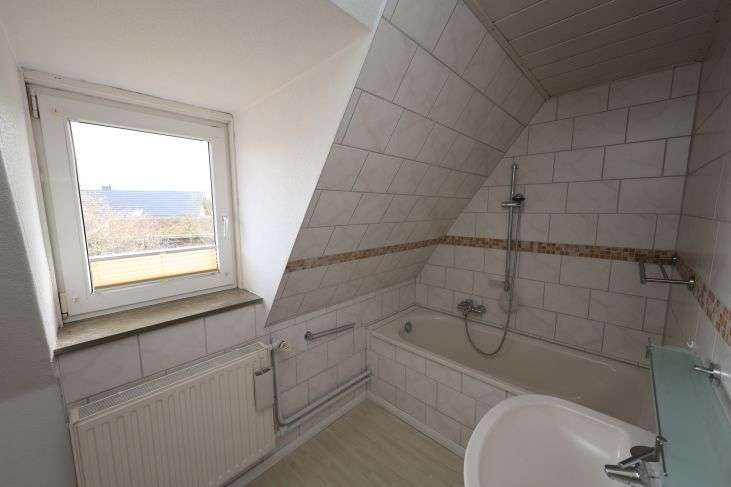 Immobilie in Groven - Gediegenes Einfamilienhaus auf schönem Grundstück mit altem Baumbestand in Lunden, Kreis Dithmarsche - Bild 22