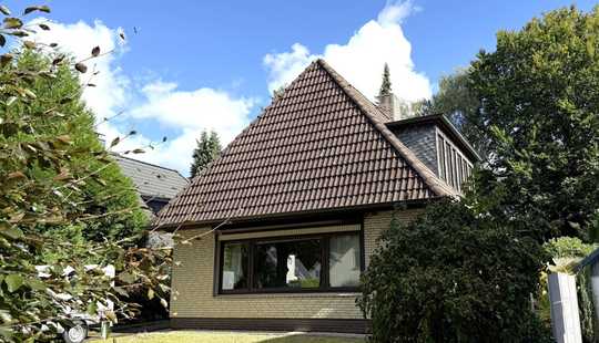 Bild von Klassisches Walmdach-Einfamilienhaus mit sonnigem Grundstück in Lurup