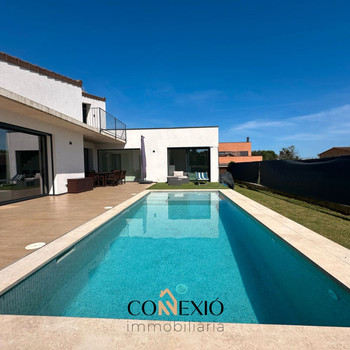 HAUS MIT POOL - MEDINYÀ
