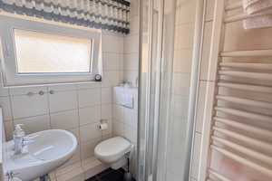Großzügiges Zweifamilienhaus mit Balkon, Terrasse, Garten und 2 Tiefgaragen im idyllischen Loverich – Aachen (Kreis) – Vorschaubild 30