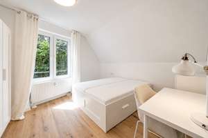 Frisch sanierte 2-RW im DG* neue EBK* Süd-Balkon* moderne Möblierung* Bad mit Wanne* AK* PKW-SP* – Am Weißiger Bach 30b, 1328 Weißig, Dresden – Vorschaubild 19