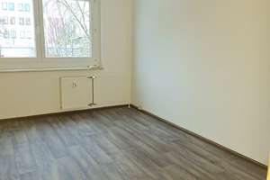 Geräumige 3-Zimmer-Wohnung in Leipzig / Lausen-Grünau!
Zentrale Lage, Hausmeisterservice u.v.m. – Zingster Straße 50, 4207 Lausen-Grünau, Leipzig – Vorschaubild 2