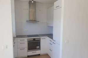 Neuwertige 2-Zimmer Wohnung mit Einbauküche und Balkon – Therese-von-Bayern-Straße 31, 81737 Altperlach, München – Vorschaubild 1