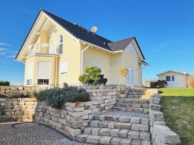 Edertal-Bergheim: Großzügig., energ.-effizient. Einfamilienhaus, Blick zum Schloss, ins Tal, zum See
