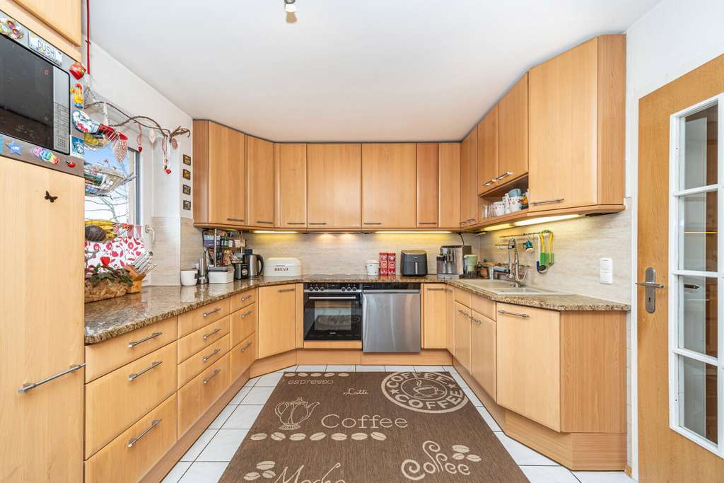 Immobilie in Bad Heilbrunn - Haus-in-Haus mit ultimativem Bergblick - 5-Zimmer Wohnung mit großem Privatgarten in ruhiger Lage - Bild 4