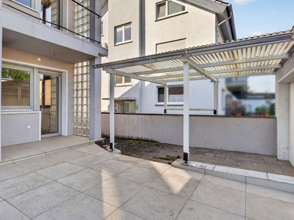 Zugang Terrasse und Garage