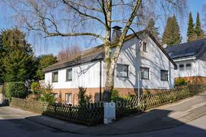Gepflegtes Einfamilienhaus in ruhiger Lage
von Remscheid-Lennep! – Die vollständige Adresse der Immobilie erhältst du vom Anbieter., 42897 Lennep Nord, Remscheid – Vorschaubild 2