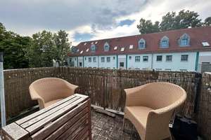 Oberster Balkon, Abendsonne, Parkett: ruhige 2-Zimmer-Wohnung in Oberhausen nahe der Wertach