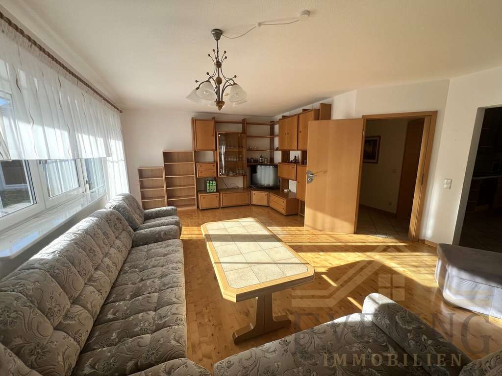 Immobilie in Grasbrunn - Charmantes 3-Familienhaus mit freier Einheit in Grasbrunn  – Kapitalanlage & Eigennutzung möglich - Bild 2