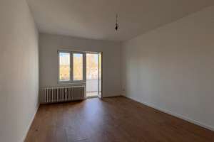 Familienwohnung mit Balkon und viel Tageslicht – Die vollständige Adresse der Immobilie erhältst du vom Anbieter., 10559 Moabit, Berlin – Vorschaubild 1
