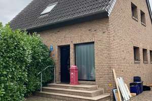 traumhafte Dachstudio-Wohnung mit Einbauküche, in Zweifamilienhaus **befristeter Zeitmietvertrag** – Am Ziegelacker 18, 50374 Erftstadt – Vorschaubild 17