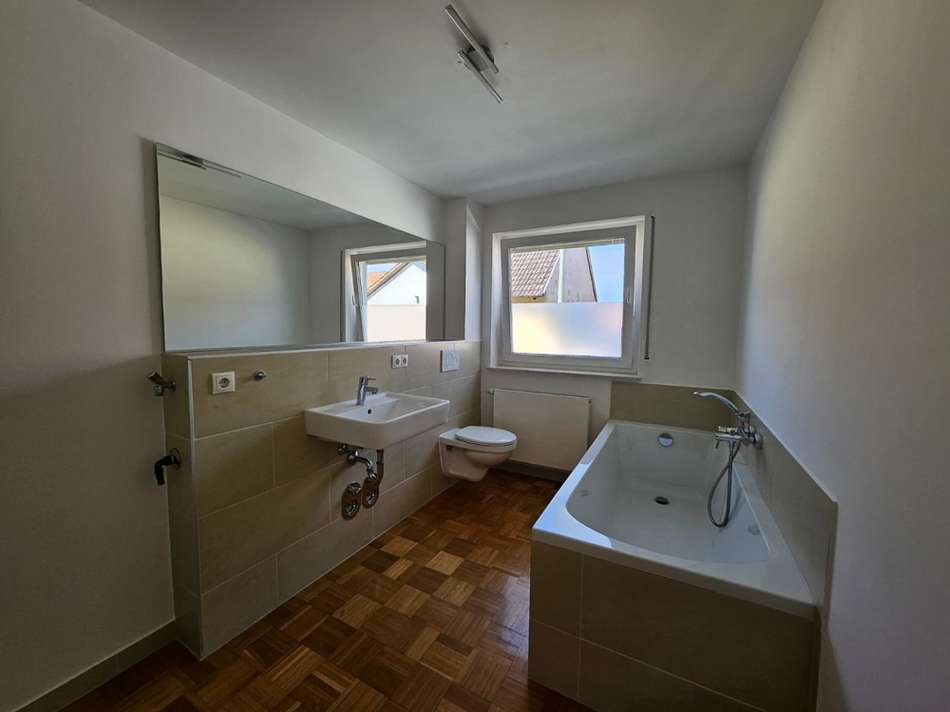 Wohnung OG hinten Badezimmer