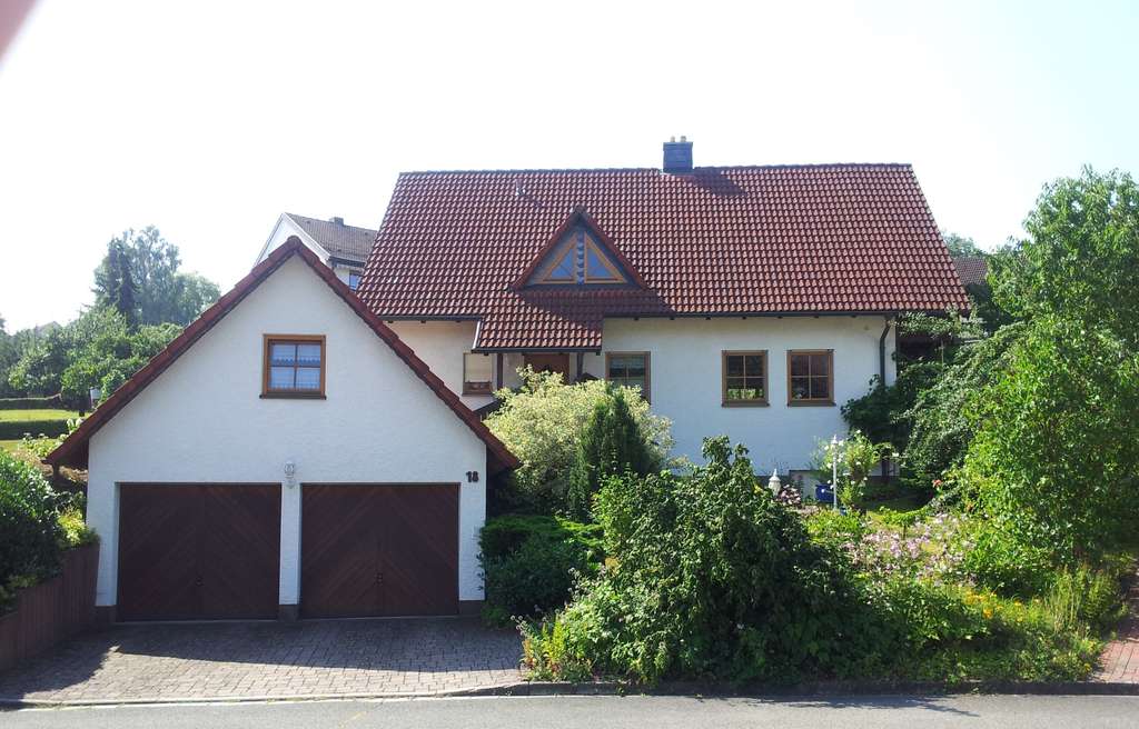 Immobilie in Ahorn - Einfamilienhaus mit großem Garten und Doppelgarage in Witzmannsberg bei Coburg - Bild 0