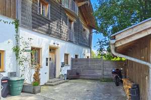 Wohnen über den Dächern von Seebruck – besondere Dachgeschosswohnung mit Chiemsee- und Bergpanorama – Die vollständige Adresse der Immobilie erhältst du vom Anbieter., 83358 Seeon-Seebruck – Vorschaubild 5